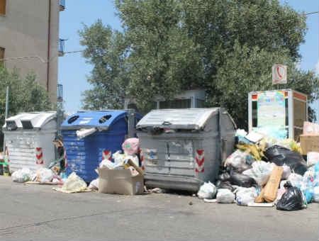 Rifiuti e odori nauseabondi per le strade di Mendicino (FOTO) 80 4874eb24ecf3f7c9b11ffb9da8178e12