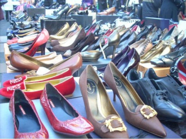 Ambulante di Castrovillari commerciava scarpe ritenute di provenienza illecita 51 4ab344a9d1665e747959a94fea6ad3f6