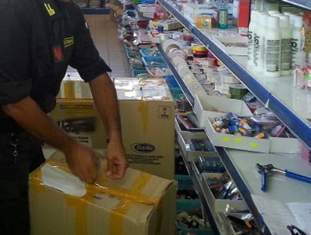 Contraffazione: sequestrati oltre 19mila prodotti insicuri, denunciato un cinese a Nicastro (CZ) 51 4d5830f6e7b76fbff6322338d356ff07