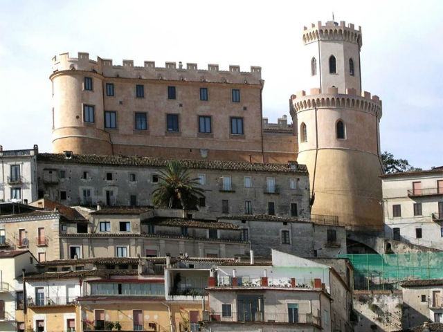 In soli quattro mesi 6mila ingressi al Castello Ducale: scuole in visita da tutto il Sud 51 6385e6af8dcc8658bbd92e7d305cd8f3