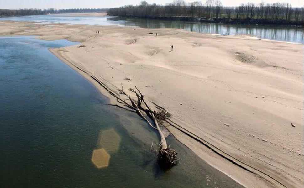 6486154 06081935 fiume asciutto