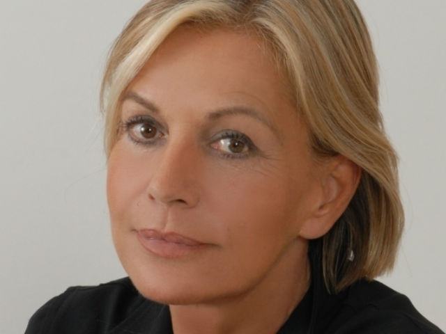 Catherine Spaak illumina Cosenza 51 676091ebc71184b3b493c133a431b831