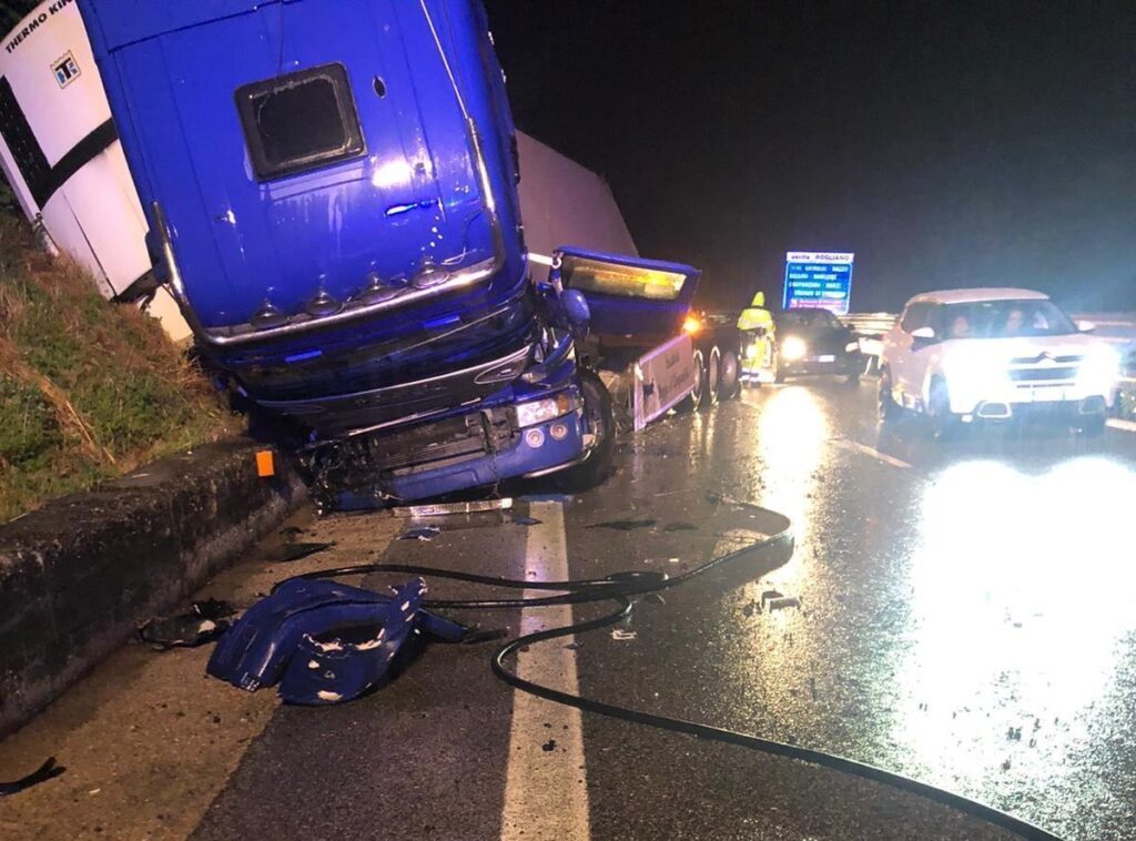 6E13A15B DD22 4D3D 8AAF C7234F3C576F