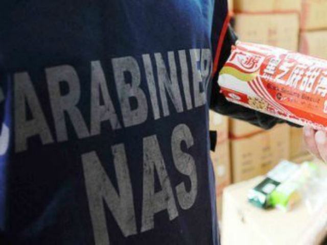 Vendeva alimenti scaduti, denunciato negoziante 51 6c701c78869f59779b08413a9df76c15