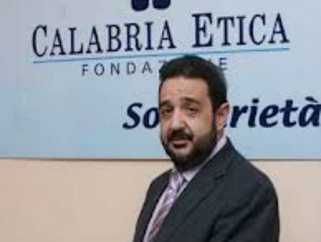 76d2217a3d8a98f82df5795df17d2825