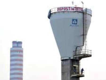 Operai su silos: la Italcementi non si chiude 78 788bd3a0146713a3bbd357d0faabcf61