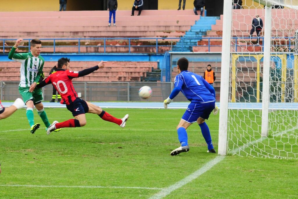 De Angelis: il Cosenza punta a vincere il campionato 1 79d29e9e2dde2a2cab2e953b1ffc00b7