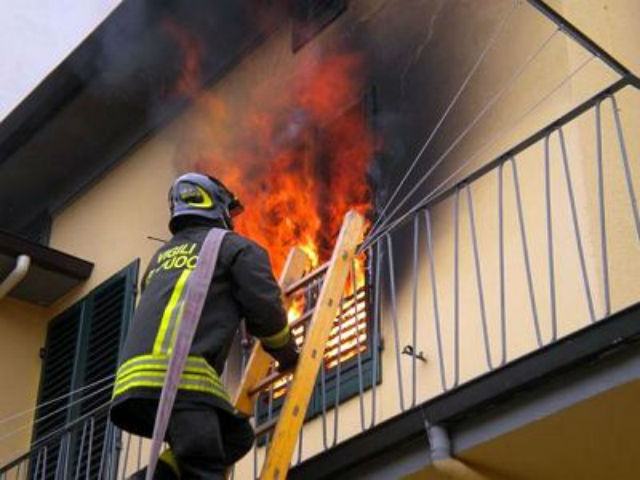 Incendio doloso distrugge abitazione estiva, ma i piromani in realtà hanno sbagliato casa 51 847b92831f0678e7584d6b02a2306481