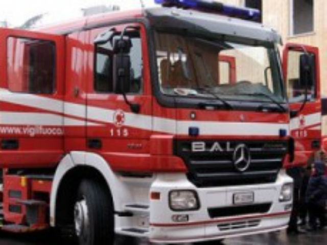 Incendio in banca: intervento tempestivo dei vigili del fuoco 77 901250b7663e25ea6e0926b8ec942be1