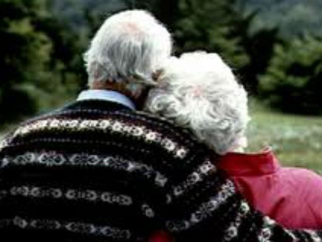 Lui muore, lei lo "raggiunge" due ore dopo 74 90ff56878df450d5c8ee6ea6ba2fa516