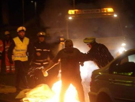 9893abca3f30e3ff456493938a4b61fc