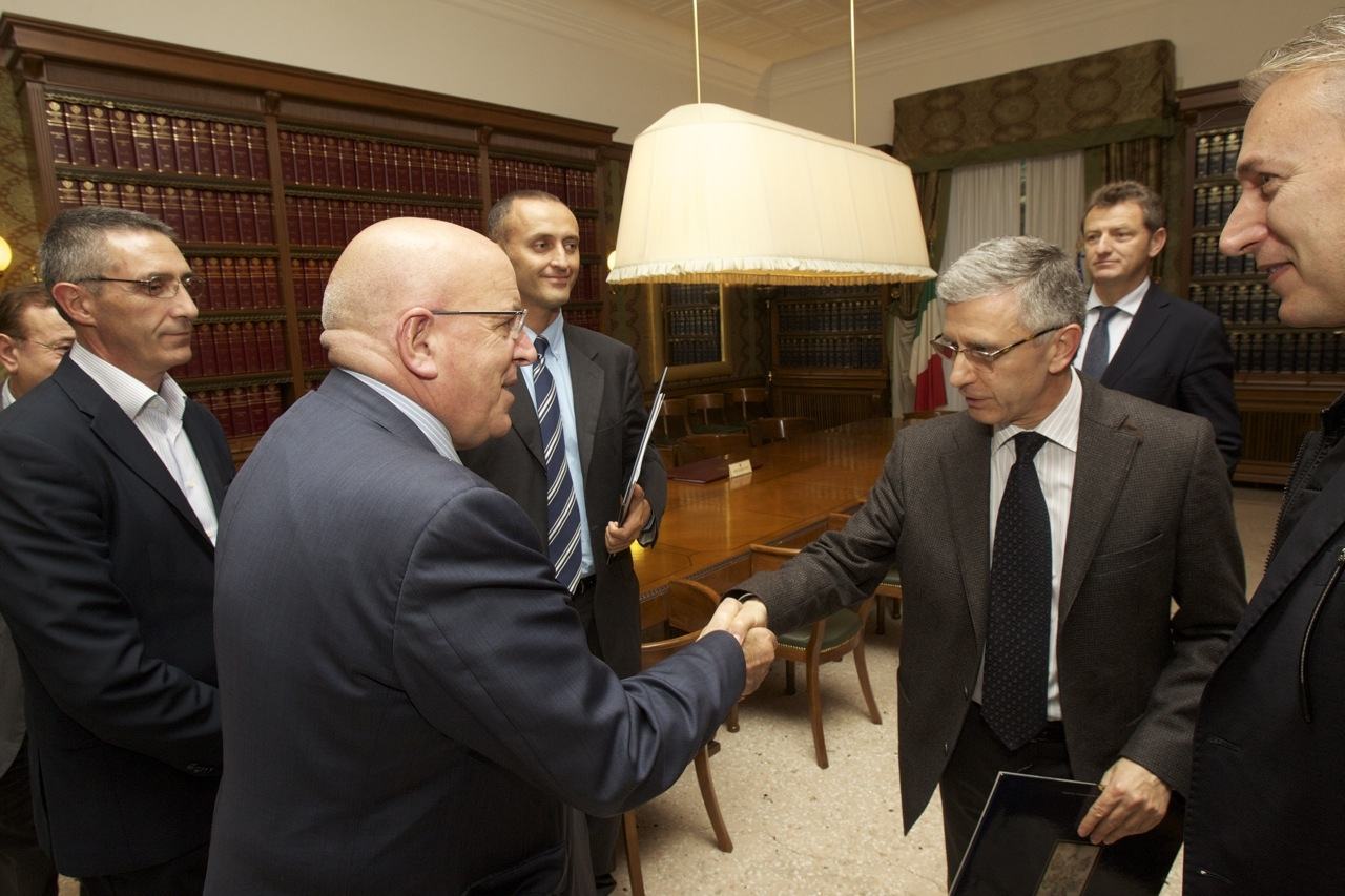 99cab68bfe5d90795d3b37d36741c4d8