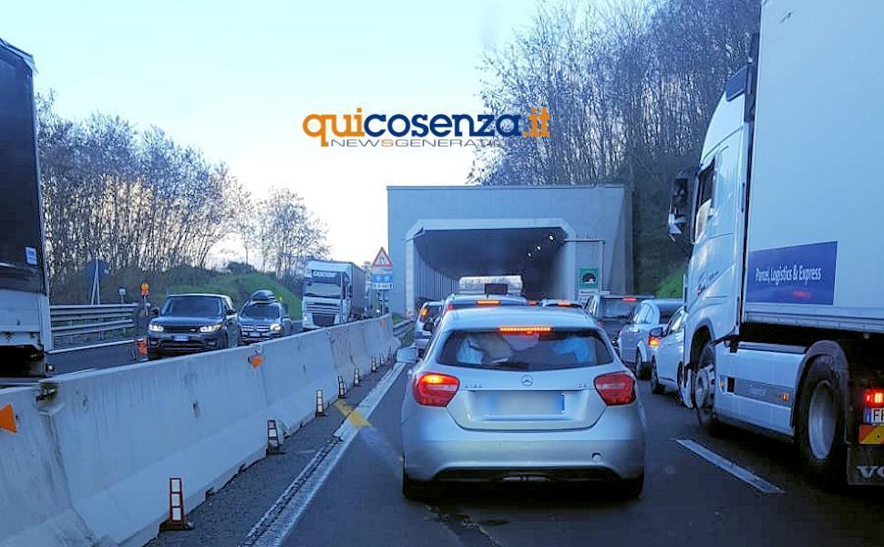 A2, code infinite tra Cosenza e Altilia. L'Anas devia il traffico sulla 107 e Statale 18 51 A2 Altilia