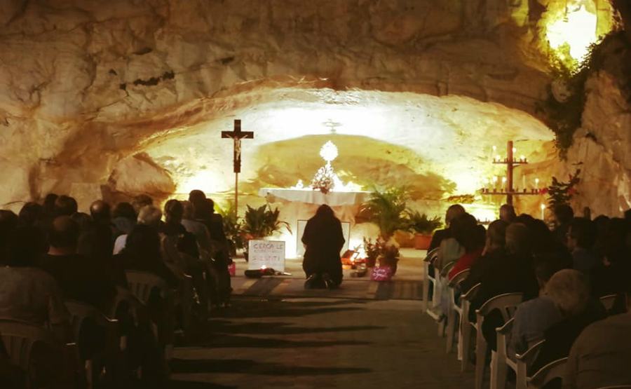 ADORAZIONE GROTTA lourdes