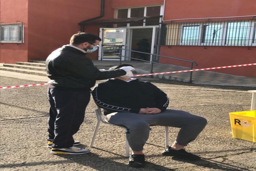 A Lungro screening gratuito a studenti, docenti e personale scolastico 66 AIC LUNGRO 2 1