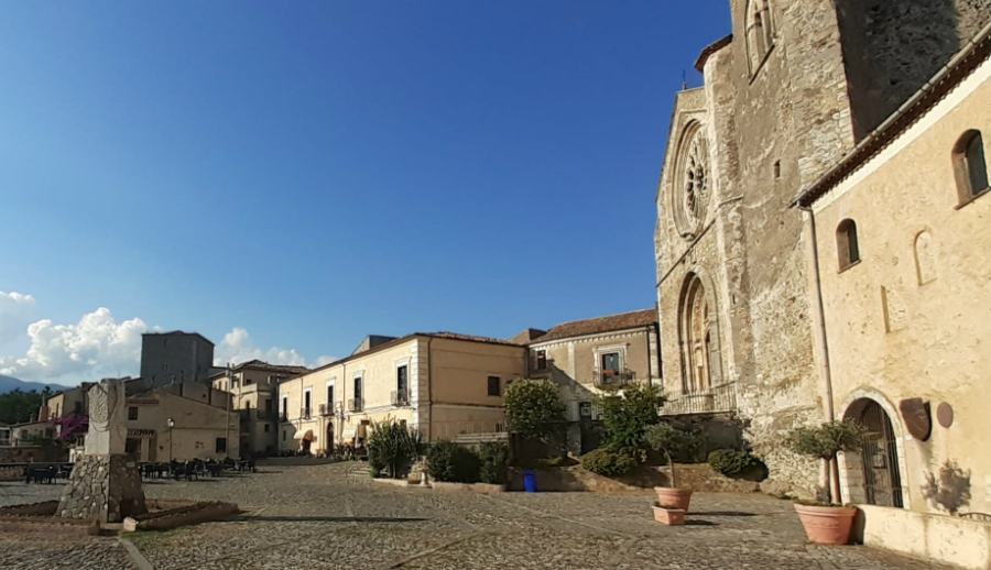 ALTOMONTE borgo 1