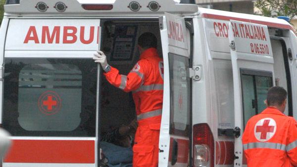 Due gravi incidenti sul lavoro in provincia di Cosenza, muore un operaio 51 ambulanza paola