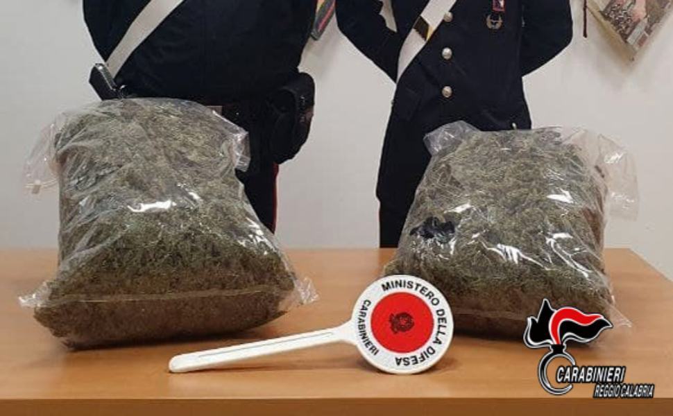 ARRESTATI 57 E 44ENNE DI GIOIA TAURO CON QUASI 6 CHILI DI MARIJUANA 1