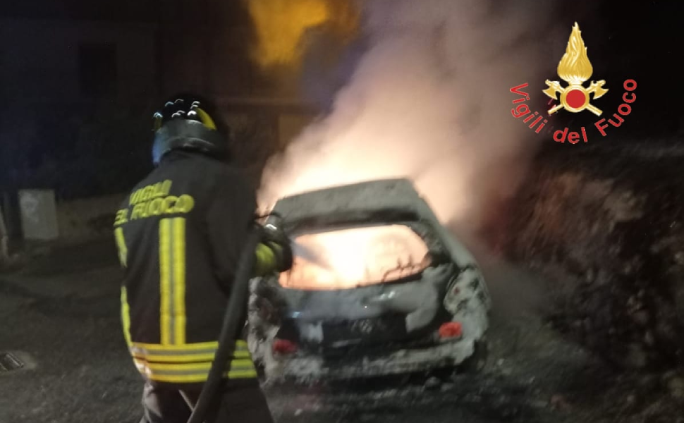 AUTO IN FIAMME