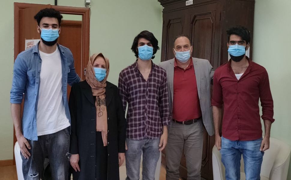 Acquaformosa arrivo famiglia Afghana foto con il sindaco