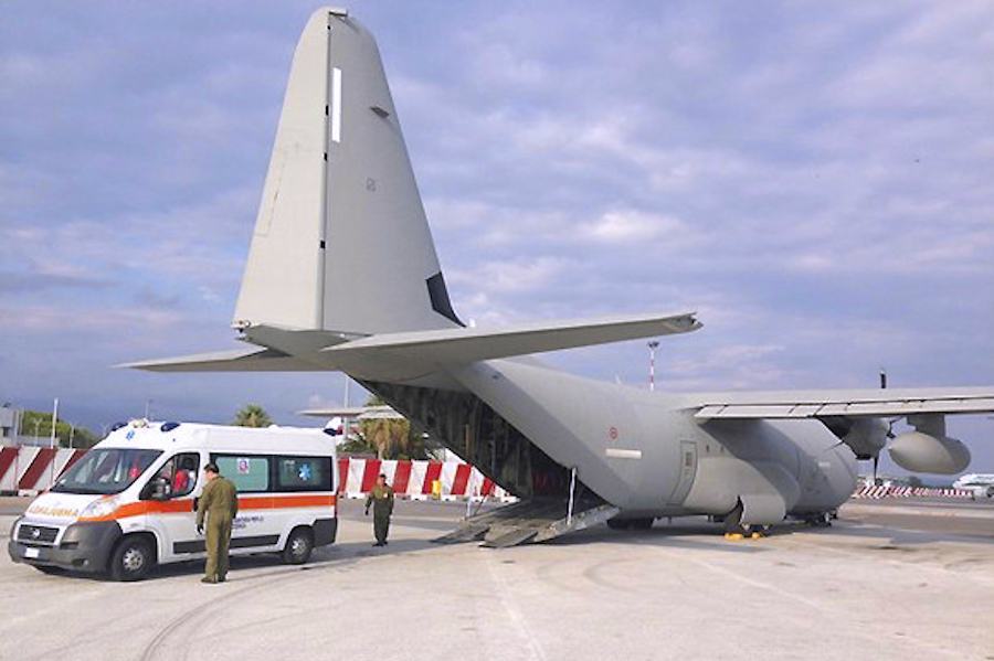 Aeronautica trasporta in Calabria dall'Abruzzo un paziente covid in gravi condizioni 51 Aeronautica