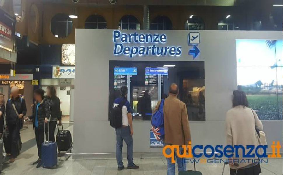 Ore intere in aeroporto, viaggio da incubo per centinaia di passeggeri da Lamezia 51 Aeroporto Lamezia partenze