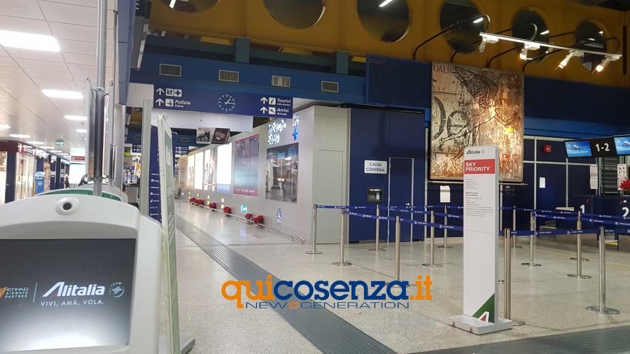 Ruba carte di credito nell'aeroporto di Lamezia e ne usa una per fare shopping 51 Aeroporto internazionale Lamezia terme03 1