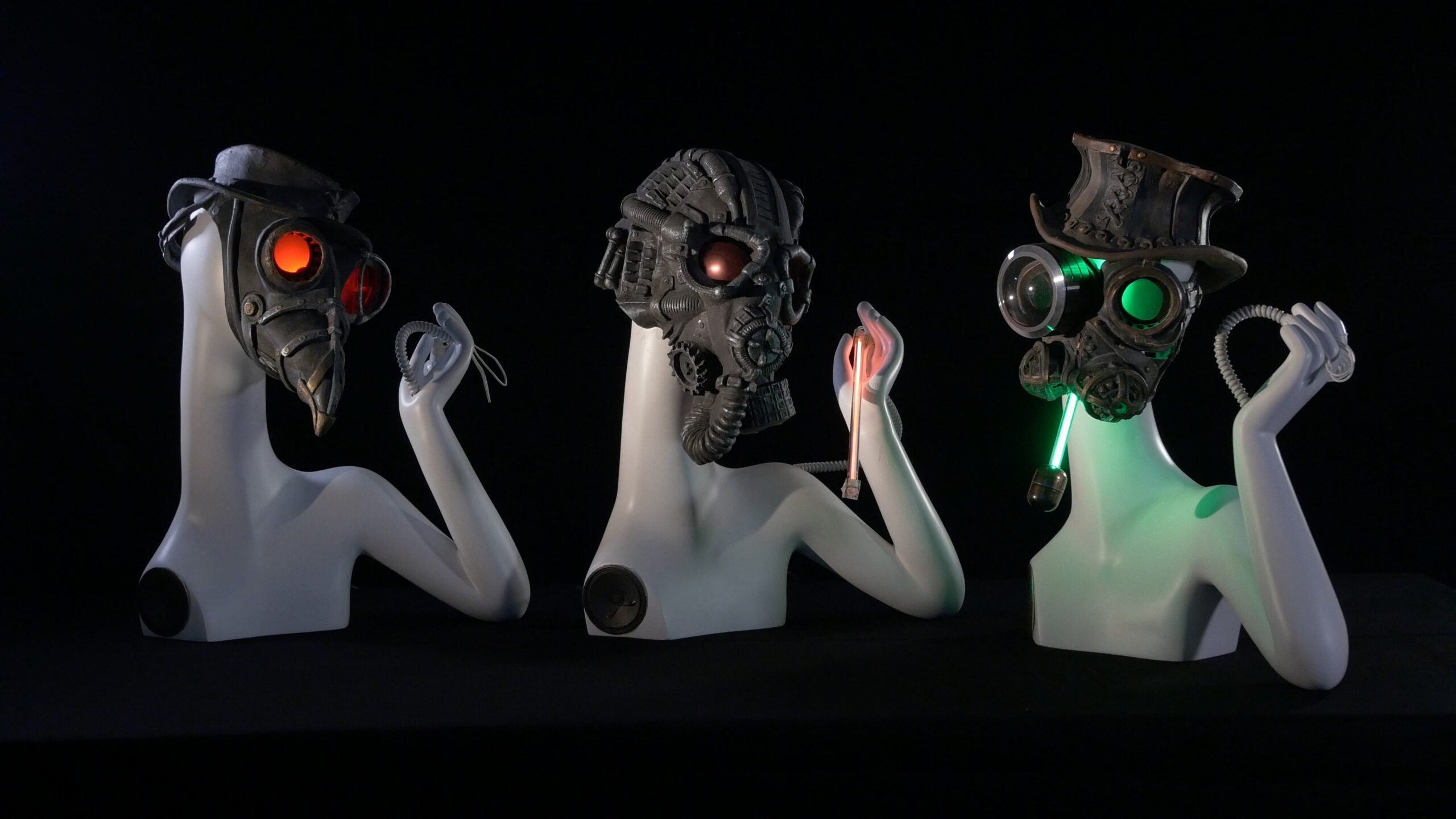 Ale Guzzetti Dies Irae 2014 resina silicone led circuiti elettronici voci sintetiche cm. 55x40x30 cad.x3 1 scaled