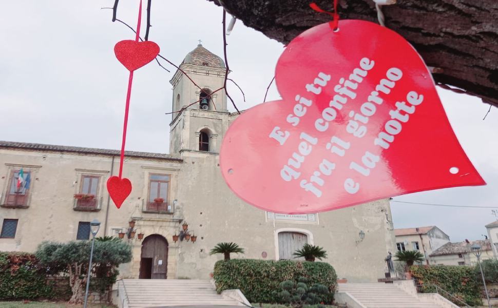 Altomonte dedica febbraio agli innamorati con i versi di Fabrizio Moro 51 Altomonte febbraio moro innamorati 01