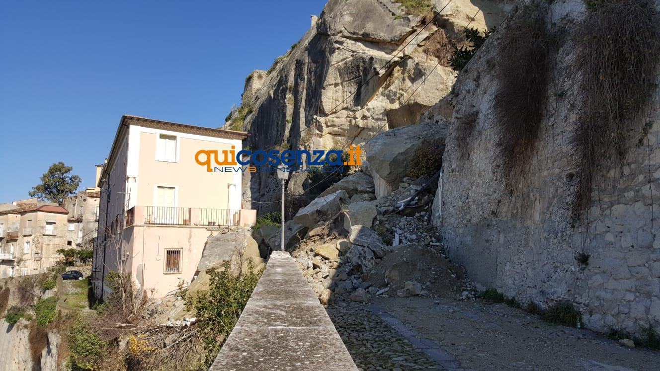 Amantea frana costone 01