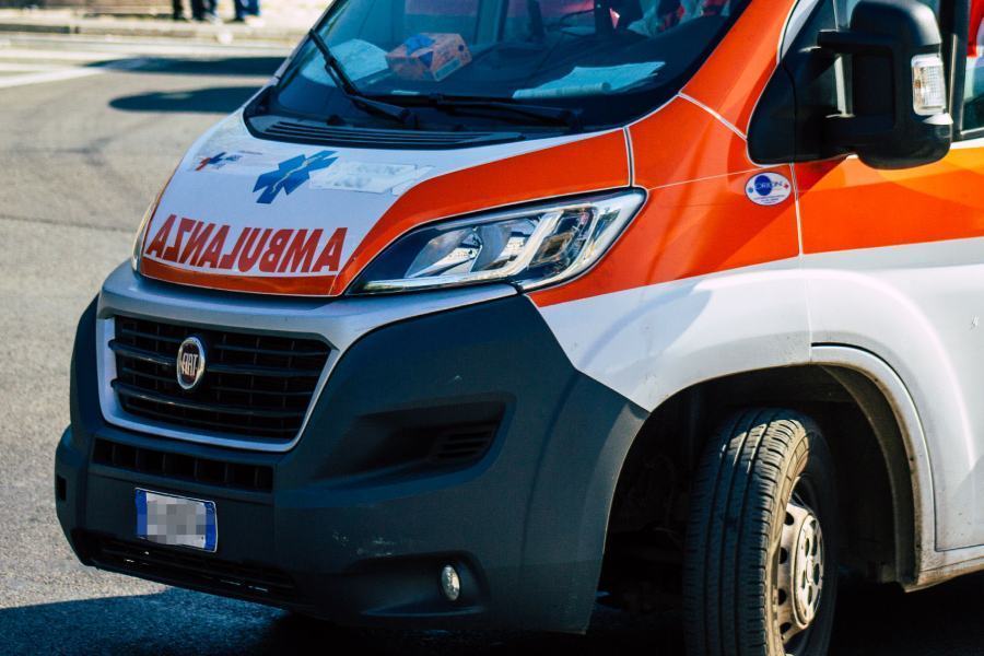 Tragico incidente sul lavoro, cade da un tetto e muore operaio di 35 anni 51 Ambulanza 61