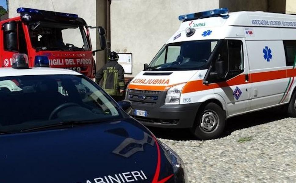 Ambulanza Carabinieri vigili del fuoco