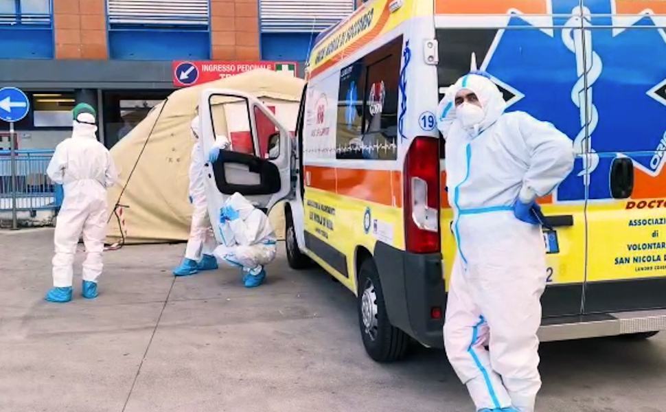 Covid, mille contagi al giorno nel cosentino. Ma con i tamponi "fai date" dati falsati 51 Ambulanze Cosenza 5