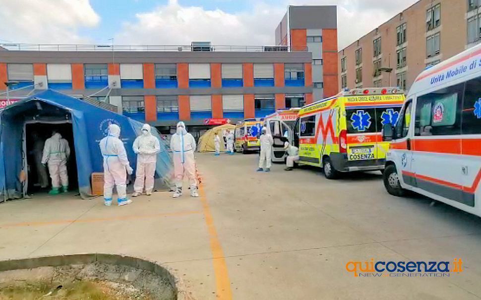 Provincia di Cosenza nella morsa del covid: +229 contagi e 8 morti. In Calabria +503 51 Ambulanze Cosenza covid 1