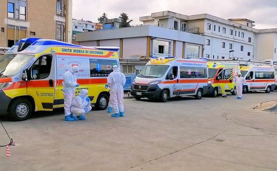 Cosenza, "nessun paziente è mai deceduto in ambulanza o nella tenda pre-triage" 51 Ambulanze Cosenza3 1