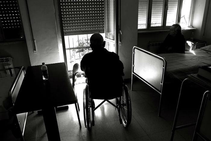 Anziani opsizio abbandonati