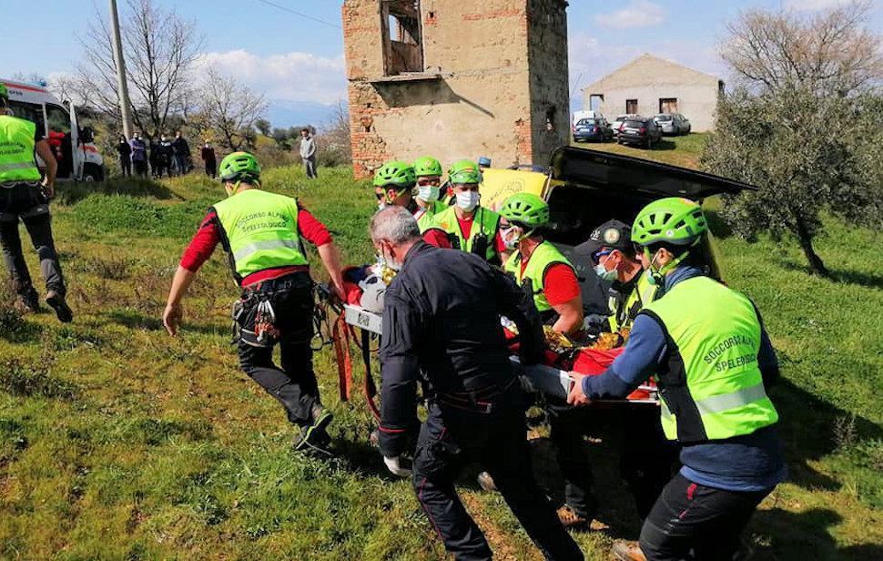 Ritrovato vivo l'anziano scomparso a Santa Sofia D'Epiro. Era nel greto di un torrente 51 Anziano salvato