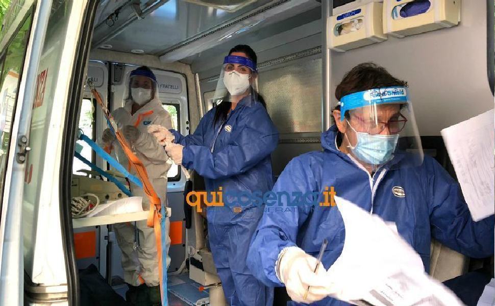 Il covid corre a Cosenza e provincia: +1.237 contagi e 4 vittime. Crescono i ricoveri 51 Asp Cosenza laboratorio mobile tamponi 02 10