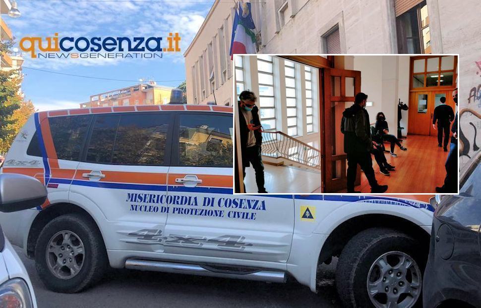 "Riaprite gli ospedali, basta morti". Occupata anche la sede dell'Asp di Cosenza 51 Asp Cosenza occuptata ok