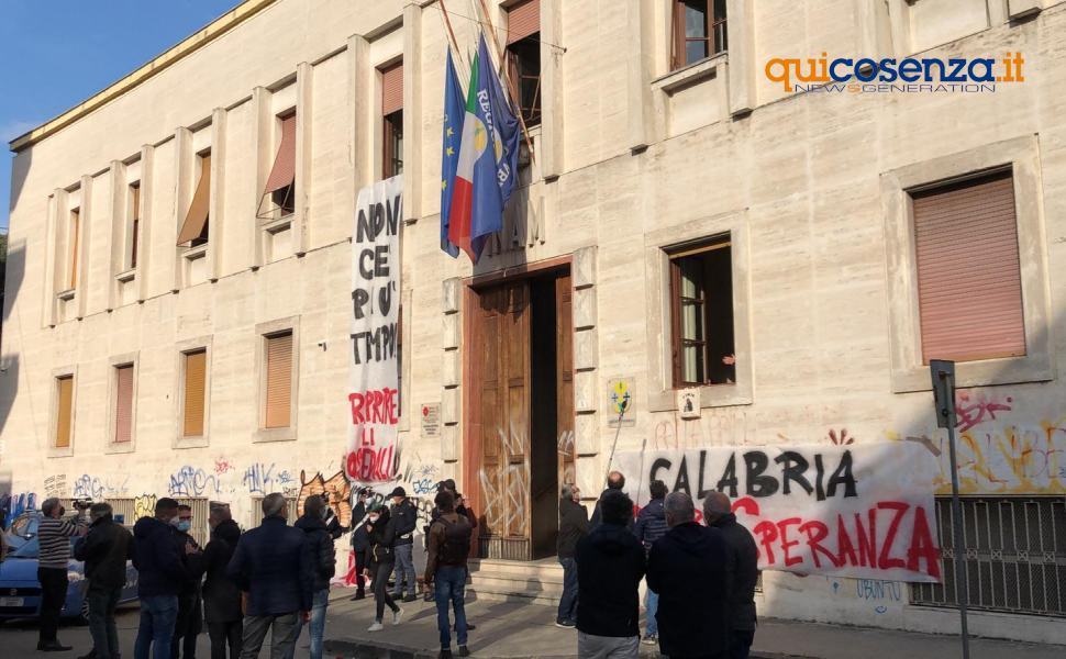 Asp Cosenza protesta cittadini