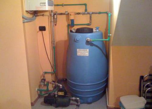 Erogazione idrica nelle case e locali commerciali: "Un servizio che fa acqua da tutte le parti" 56 Autoclave 1