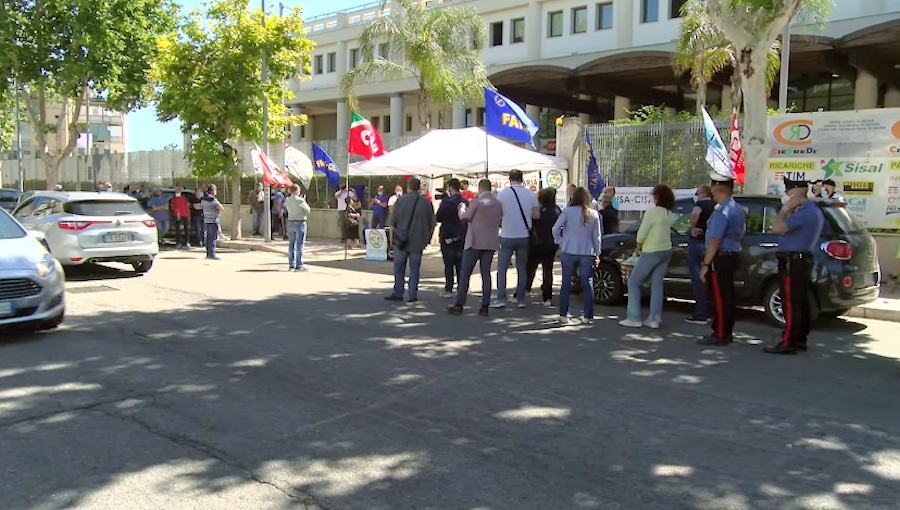 A rischio 40 posti di lavoro. Sit-in di protesta dei lavoratori di Autolinee Romano 51 Autolinee Romano proteste2