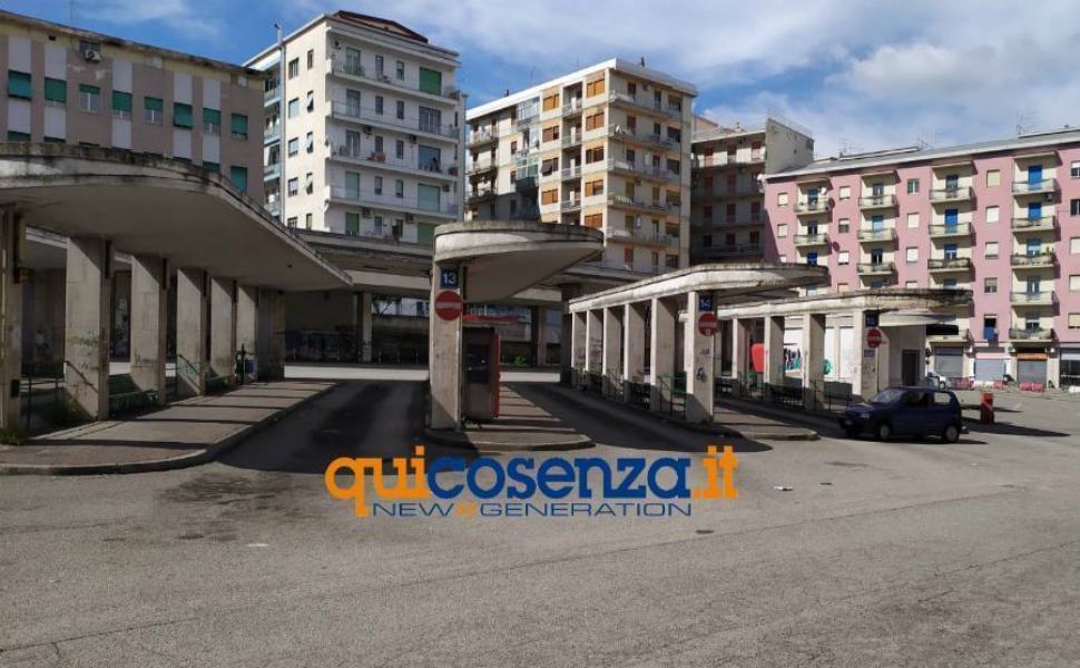 Autostazione "sempre più fatiscente, non interessa a nessuno". La denuncia di Brutia commercianti 51 Autostazione di Cosenza Autolinee 4