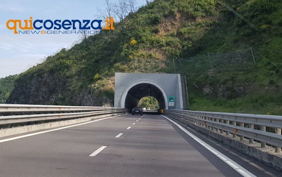 Riaperta l'Autostrada A2. Transito a doppio senso sulla corsia Nord 51 Autostrada A2 1