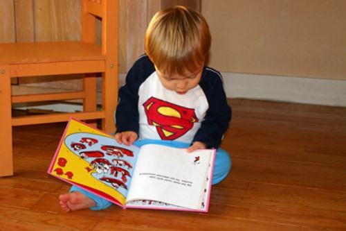 Nati per Leggere: a Castrovillari una settimana dedicata alle letture per i più piccoli 62 Bambino che legge