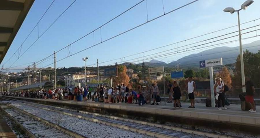 Banchina stazione di Scalea agosto