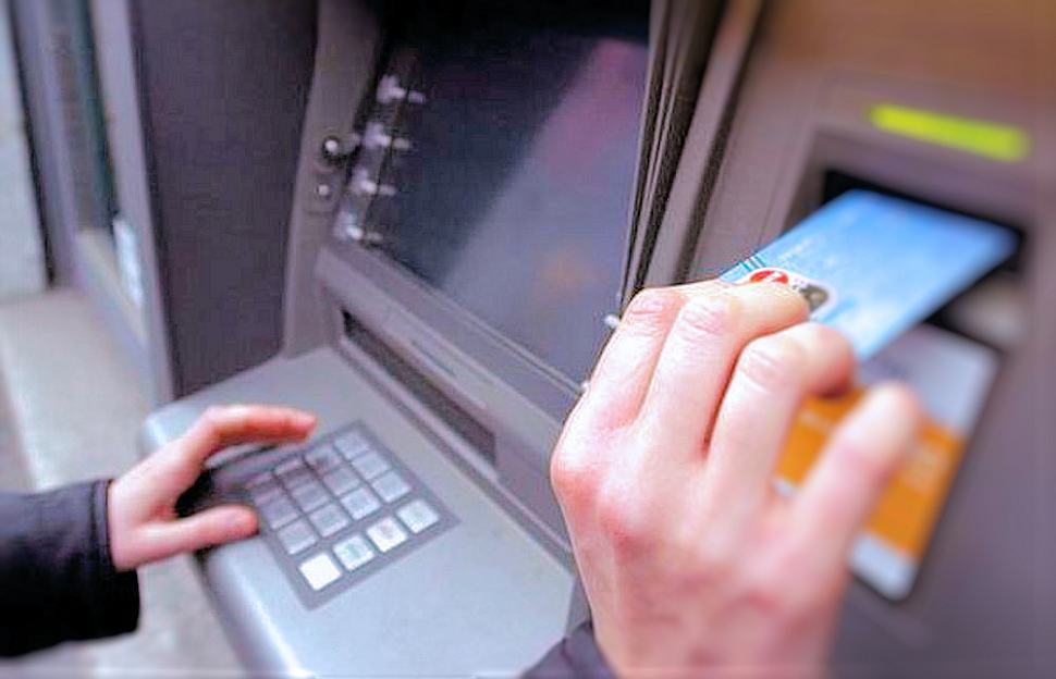 Castrovillari, prelievi con una carta di credito rubata. Incastrata dalle telecamere 51 Bancomat 2