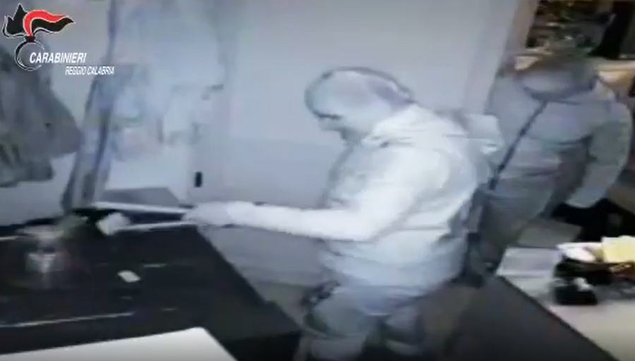 Operazione "Banda del buco": furti in abitazioni e aziende, 7 arresti 53 Banda del buco 01