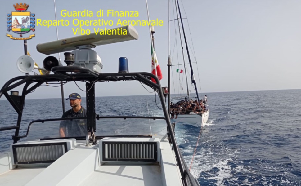 Altri due sbarchi sulle coste ioniche, soccorsi 135 migranti 51 Barche vela migranti crotone guardia finanza 02 1