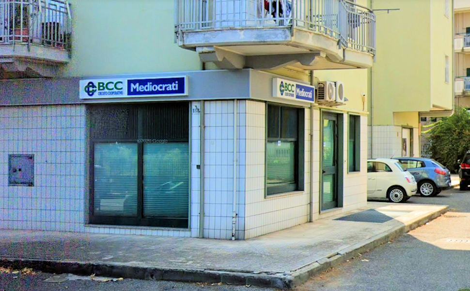 Scatta l'allarme mentre tentano di rapinare la BCC, indagano i carabinieri 51 Bcc Rossano